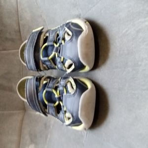 Walmart blue, green, and gray flip flops